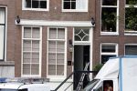 Amsterdam 1 augustus 2022
Het nieuwe huis van prinses Amalia wordt helemaal verbouwd . Er zijn nu ook veiligheids camera's opgehangen . Grachtenpand.