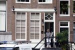 Amsterdam 1 augustus 2022
Het nieuwe huis van prinses Amalia wordt helemaal verbouwd . Er zijn nu ook veiligheids camera's opgehangen . Grachtenpand.