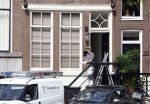 Amsterdam 1 augustus 2022
Het nieuwe huis van prinses Amalia wordt helemaal verbouwd . Er zijn nu ook veiligheids camera's opgehangen . Grachtenpand.