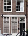 Amsterdam 1 augustus 2022
Het nieuwe huis van prinses Amalia wordt helemaal verbouwd . Er zijn nu ook veiligheids camera's opgehangen . Grachtenpand.