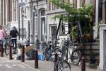 Amsterdam 1 augustus 2022
Het nieuwe huis van prinses Amalia wordt helemaal verbouwd . Er zijn nu ook veiligheids camera's opgehangen . Grachtenpand.