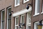 Amsterdam 1 augustus 2022
Het nieuwe huis van prinses Amalia wordt helemaal verbouwd . Er zijn nu ook veiligheids camera's opgehangen . Grachtenpand.