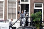 Amsterdam 1 augustus 2022
Het nieuwe huis van prinses Amalia wordt helemaal verbouwd . Er zijn nu ook veiligheids camera's opgehangen . Grachtenpand.