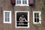 Amsterdam 1 augustus 2022
Het nieuwe huis van prinses Amalia wordt helemaal verbouwd . Er zijn nu ook veiligheids camera's opgehangen . Grachtenpand.