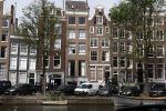 Amsterdam 1 augustus 2022
Het nieuwe huis van prinses Amalia wordt helemaal verbouwd . Er zijn nu ook veiligheids camera's opgehangen . Grachtenpand.