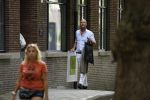 Amsterdam 21 augustus 2022
Astrid Joosten en haar man Rob Peters arriveren met boodschappen bij hun huis in Amsterdam zuid