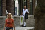 Amsterdam 21 augustus 2022
Astrid Joosten en haar man Rob Peters arriveren met boodschappen bij hun huis in Amsterdam zuid