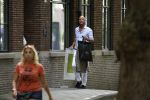 Amsterdam 21 augustus 2022
Astrid Joosten en haar man Rob Peters arriveren met boodschappen bij hun huis in Amsterdam zuid
