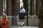 Amsterdam 21 augustus 2022
Astrid Joosten en haar man Rob Peters arriveren met boodschappen bij hun huis in Amsterdam zuid