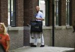 Amsterdam 21 augustus 2022
Astrid Joosten en haar man Rob Peters arriveren met boodschappen bij hun huis in Amsterdam zuid