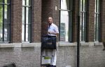 Amsterdam 21 augustus 2022
Astrid Joosten en haar man Rob Peters arriveren met boodschappen bij hun huis in Amsterdam zuid