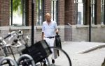 Amsterdam 21 augustus 2022
Astrid Joosten en haar man Rob Peters arriveren met boodschappen bij hun huis in Amsterdam zuid