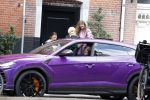 Amsterdam 10 september 2022
Robert Doornbos met vriendin Chantal Bles en kinderen in paarse Lamborgini Urus