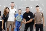 Capelle aan de IJssel 7 september 2022
Presentatie kleinglijn voor Padel van Robin van Persie en zijn vrouw Bouchra v Persie. Robin met zijn vrouw Bouchra zoon Shaqueel Dina Layla en Najib Amhali
