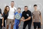 Capelle aan de IJssel 7 september 2022
Presentatie kleinglijn voor Padel van Robin van Persie en zijn vrouw Bouchra v Persie. Robin met zijn vrouw Bouchra zoon Shaqueel Dina Layla en Najib Amhali