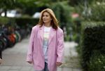 Loenen aan de Vecht 15 september 2022
Roxeanne Hazes gaat voorleen op basisschool Ludgerus in Loenen waar ze zelf vroegr op heeft gezeten . Haar vriend Erik Swennes is er ook bij.