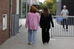 Loenen aan de Vecht 15 september 2022
Roxeanne Hazes gaat voorleen op basisschool Ludgerus in Loenen waar ze zelf vroegr op heeft gezeten . Haar vriend Erik Swennes is er ook bij.