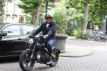 Amsterdam 1 augustus 2022
Ruud Gullit op zijn electrische Brekr scooter in Amsterdam zuid.