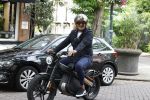 Amsterdam 1 augustus 2022
Ruud Gullit op zijn electrische Brekr scooter in Amsterdam zuid.