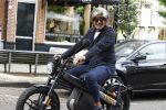 Amsterdam 1 augustus 2022
Ruud Gullit op zijn electrische Brekr scooter in Amsterdam zuid.