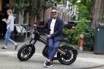 Amsterdam 1 augustus 2022
Ruud Gullit op zijn electrische Brekr scooter in Amsterdam zuid.