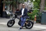 Amsterdam 1 augustus 2022
Ruud Gullit op zijn electrische Brekr scooter in Amsterdam zuid.