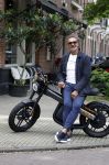 Amsterdam 1 augustus 2022
Ruud Gullit op zijn electrische Brekr scooter in Amsterdam zuid.
