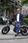 Amsterdam 1 augustus 2022
Ruud Gullit op zijn electrische Brekr scooter in Amsterdam zuid.