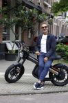 Amsterdam 1 augustus 2022
Ruud Gullit op zijn electrische Brekr scooter in Amsterdam zuid.