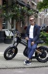 Amsterdam 1 augustus 2022
Ruud Gullit op zijn electrische Brekr scooter in Amsterdam zuid.
