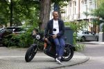 Amsterdam 1 augustus 2022
Ruud Gullit op zijn electrische Brekr scooter in Amsterdam zuid.