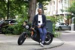 Amsterdam 1 augustus 2022
Ruud Gullit op zijn electrische Brekr scooter in Amsterdam zuid.