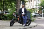 Amsterdam 1 augustus 2022
Ruud Gullit op zijn electrische Brekr scooter in Amsterdam zuid.