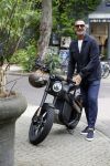 Amsterdam 1 augustus 2022
Ruud Gullit op zijn electrische Brekr scooter in Amsterdam zuid.