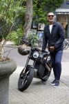 Amsterdam 1 augustus 2022
Ruud Gullit op zijn electrische Brekr scooter in Amsterdam zuid.