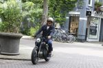 Amsterdam 1 augustus 2022
Ruud Gullit op zijn electrische Brekr scooter in Amsterdam zuid.