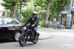 Amsterdam 1 augustus 2022
Ruud Gullit op zijn electrische Brekr scooter in Amsterdam zuid.