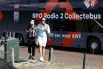 Blaricum 7 september 2022
Ruud de Wild en Gijs Staverman toeren met deRadio2 collectebus door nederland om geld op te halen voor het KWF. in Blaricum gingen ze bij ijssalon de HOOP langs.