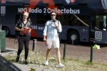 Blaricum 7 september 2022
Ruud de Wild en Gijs Staverman toeren met deRadio2 collectebus door nederland om geld op te halen voor het KWF. in Blaricum gingen ze bij ijssalon de HOOP langs.