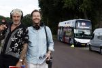 Blaricum 7 september 2022
Ruud de Wild en Gijs Staverman toeren met deRadio2 collectebus door nederland om geld op te halen voor het KWF. in Blaricum gingen ze bij ijssalon de HOOP langs.