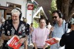 Blaricum 7 september 2022
Ruud de Wild en Gijs Staverman toeren met deRadio2 collectebus door nederland om geld op te halen voor het KWF. in Blaricum gingen ze bij ijssalon de HOOP langs.