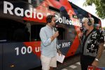 Blaricum 7 september 2022
Ruud de Wild en Gijs Staverman toeren met deRadio2 collectebus door nederland om geld op te halen voor het KWF. in Blaricum gingen ze bij ijssalon de HOOP langs.