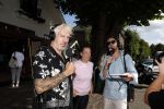 Blaricum 7 september 2022
Ruud de Wild en Gijs Staverman toeren met deRadio2 collectebus door nederland om geld op te halen voor het KWF. in Blaricum gingen ze bij ijssalon de HOOP langs.