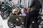Amsterdam 11 september 2022
Premiere Charlie's chocolade fabriek in het nieuwe deLamar . Thekla Reuten in bakfiets