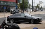 Rotterdam en Berkel en Rodenrijs 24 augustus 2023
Andre Hazes en Monique Westenberg arriveren in geblindeerde limo bij de rechtbank van Rotterdam ivm rechtszaak over dat hun zoontje Dre van school gehouden is  voor vakantie . Daarna rijden ze naar hun huis in Berkel. Er is veel pers op af gekomen . De Politie ving hen op bij de rechtbank.