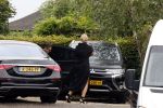 Rotterdam en Berkel en Rodenrijs 24 augustus 2023
Andre Hazes en Monique Westenberg arriveren in geblindeerde limo bij de rechtbank van Rotterdam ivm rechtszaak over dat hun zoontje Dre van school gehouden is  voor vakantie . Daarna rijden ze naar hun huis in Berkel. Er is veel pers op af gekomen . De Politie ving hen op bij de rechtbank.