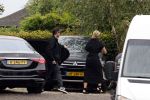 Rotterdam en Berkel en Rodenrijs 24 augustus 2023
Andre Hazes en Monique Westenberg arriveren in geblindeerde limo bij de rechtbank van Rotterdam ivm rechtszaak over dat hun zoontje Dre van school gehouden is  voor vakantie . Daarna rijden ze naar hun huis in Berkel. Er is veel pers op af gekomen . De Politie ving hen op bij de rechtbank.