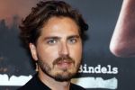 Barneveld 23 augustus 2023
Dorian Bindels en Soy Kroon gaan de mannelijke hoofdrollen spelen in 40-45 de Musical die door Studio 100 geproduceerd wordt . De vrouwelijke hoofdrollen worden vertolkt door Niniane Everaert en Gaia Aikman .De voorstelling gaat spelen in de midden Nederland hallen. Gert Verhulst is de bedenker. Renze Klamer presenteert het .