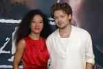 Barneveld 23 augustus 2023
Dorian Bindels en Soy Kroon gaan de mannelijke hoofdrollen spelen in 40-45 de Musical die door Studio 100 geproduceerd wordt . De vrouwelijke hoofdrollen worden vertolkt door Niniane Everaert en Gaia Aikman .De voorstelling gaat spelen in de midden Nederland hallen. Gert Verhulst is de bedenker. Renze Klamer presenteert het .
