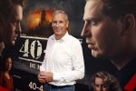 Barneveld 23 augustus 2023
Dorian Bindels en Soy Kroon gaan de mannelijke hoofdrollen spelen in 40-45 de Musical die door Studio 100 geproduceerd wordt . De voorstelling gaat spelen in de midden Nederland hallen. Gert Verhulst is de bedenker.